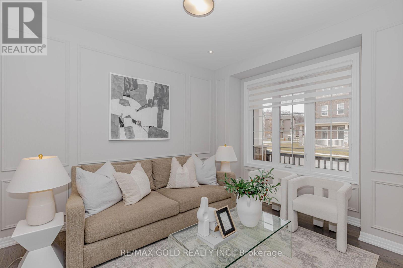 3354 Vardon Way, Oakville, Ontario  L6M 1R5 - Photo 3 - W12921304