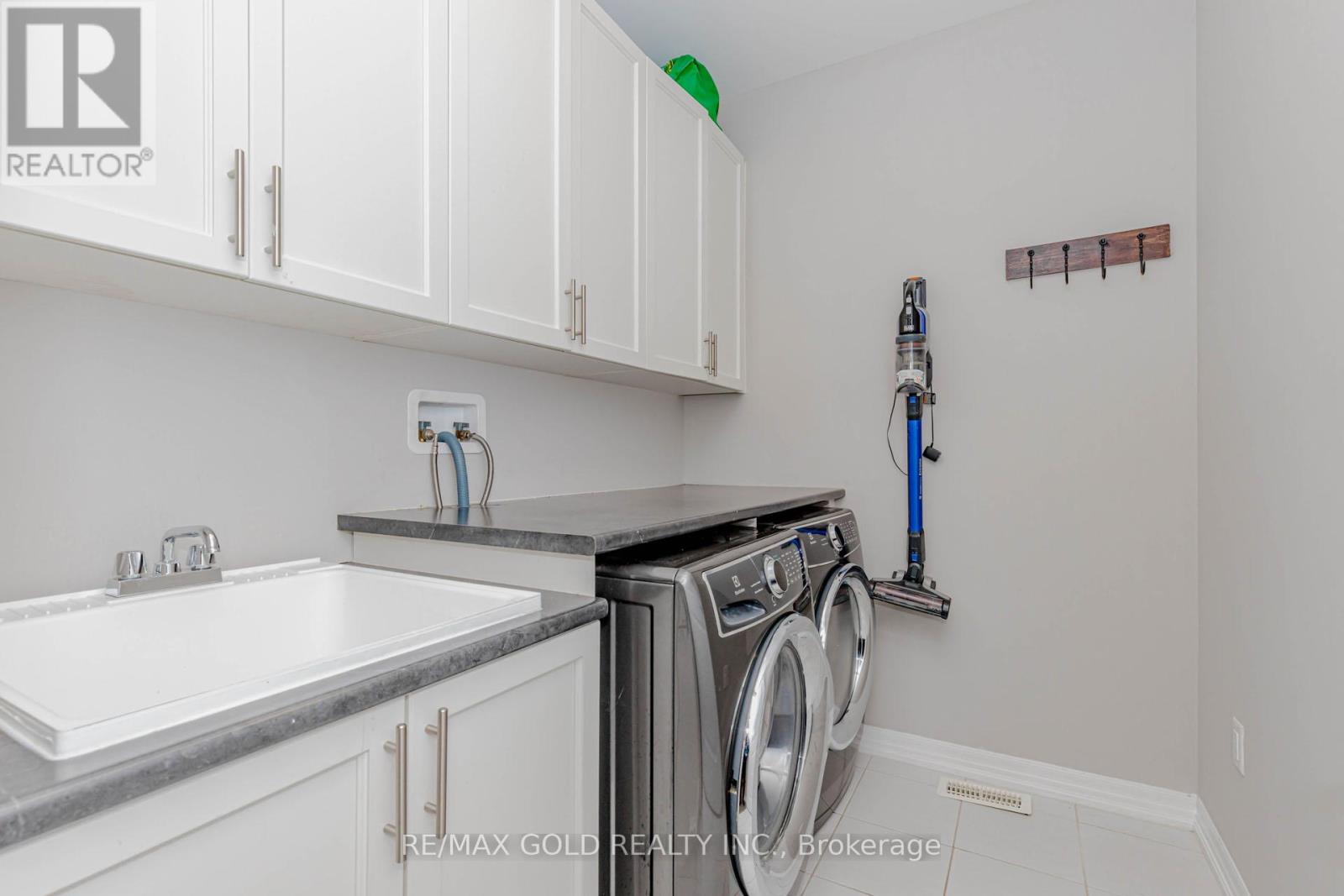 3354 Vardon Way, Oakville, Ontario  L6M 1R5 - Photo 36 - W12921304