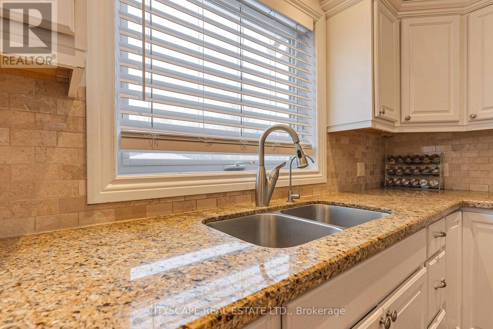 7 Mcconachie Crescent, Caledon, Ontario  L7K 0B9 - Photo 15 - W12921310