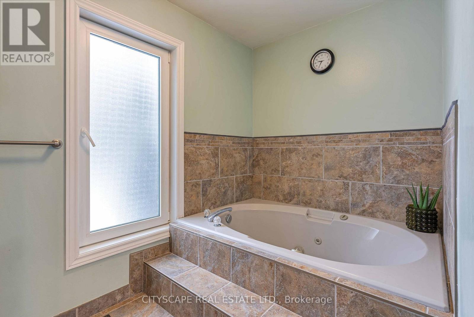 7 Mcconachie Crescent, Caledon, Ontario  L7K 0B9 - Photo 34 - W12921310