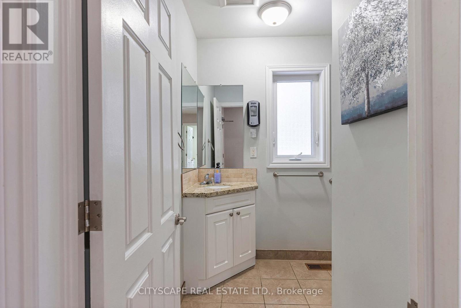 7 Mcconachie Crescent, Caledon, Ontario  L7K 0B9 - Photo 40 - W12921310