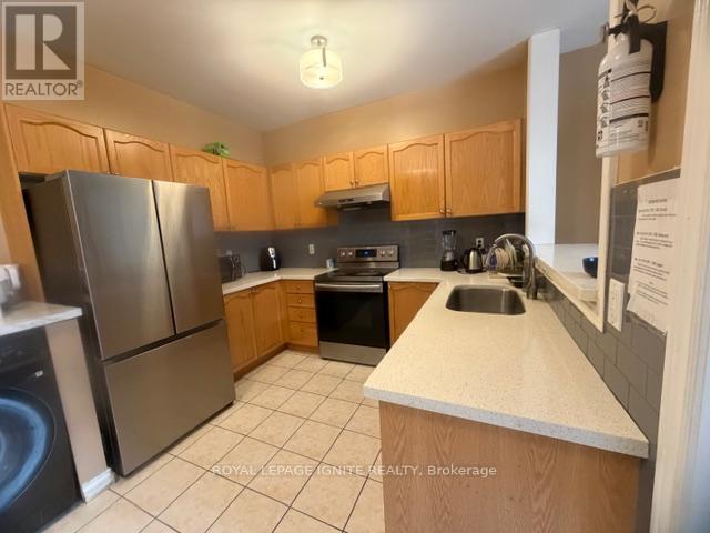 Main - 110 Pantomine Boulevard, Brampton, Ontario  L6Y 5P1 - Photo 2 - W12921320