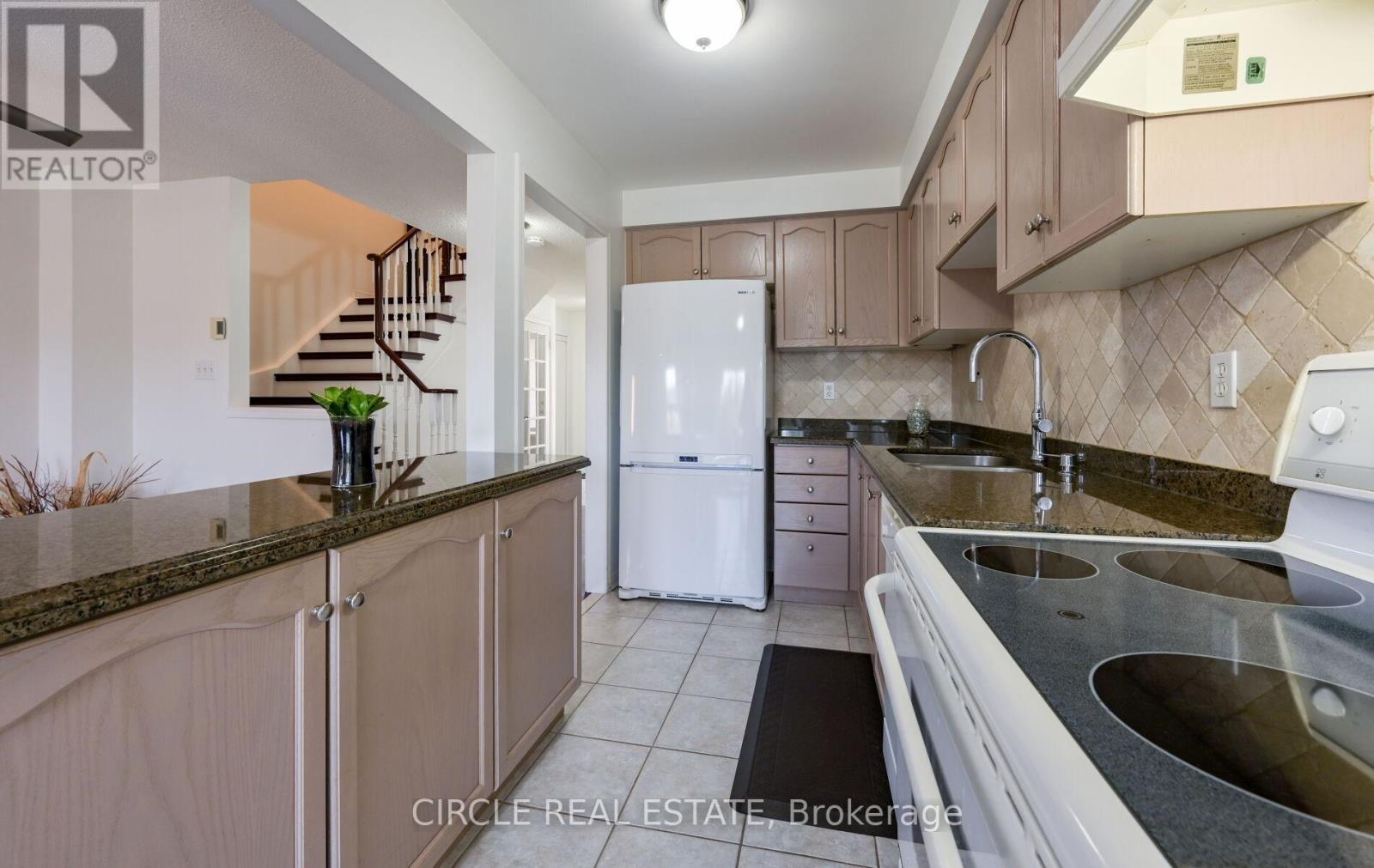 168 Twin Pines Crescent, Brampton, Ontario  L7A 1N2 - Photo 10 - W12921322