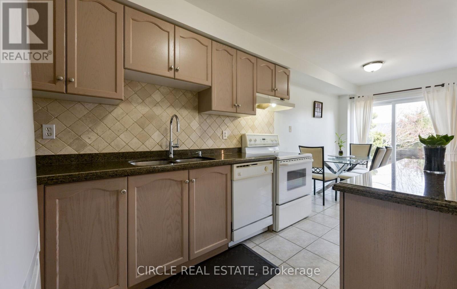 168 Twin Pines Crescent, Brampton, Ontario  L7A 1N2 - Photo 11 - W12921322