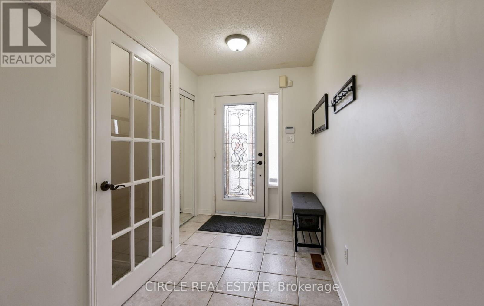 168 Twin Pines Crescent, Brampton, Ontario  L7A 1N2 - Photo 4 - W12921322