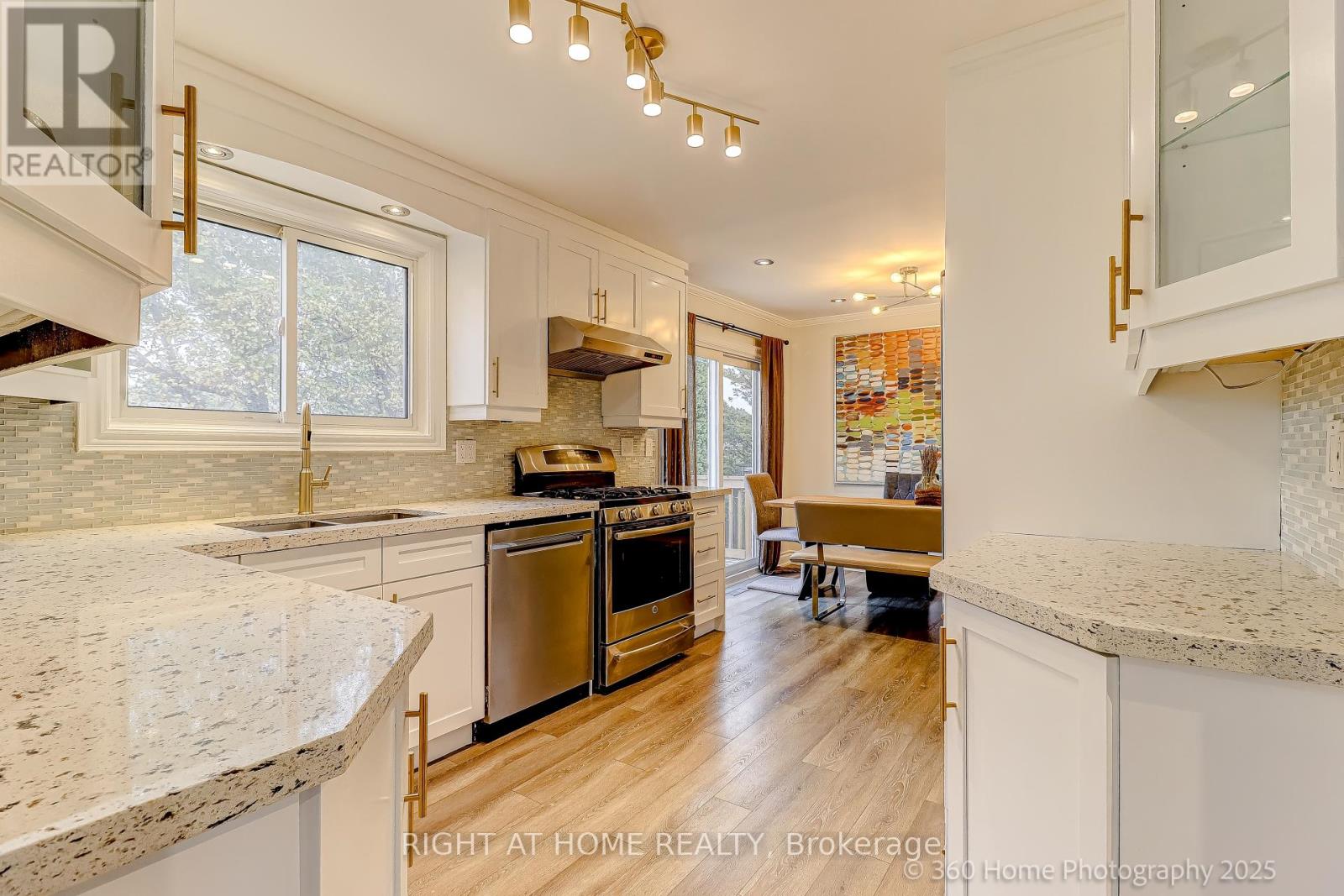 38 Culham Street, Oakville, Ontario  L6H 1G5 - Photo 7 - W12921352