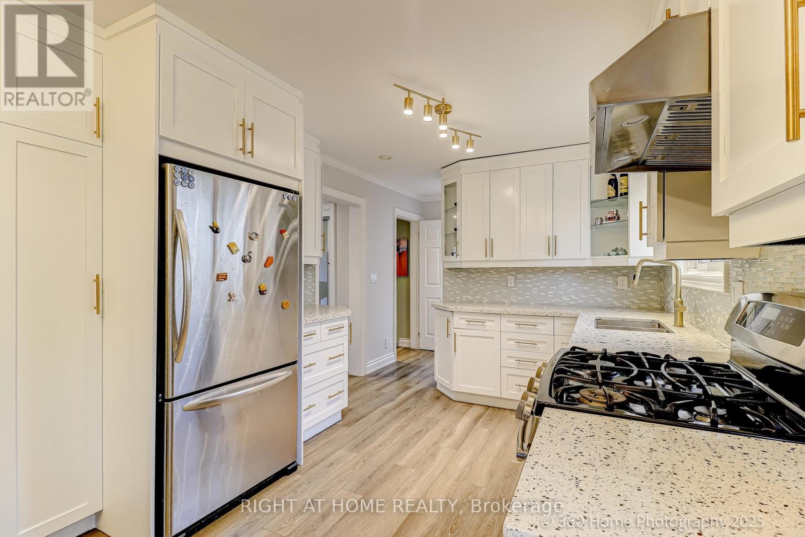 38 Culham Street, Oakville, Ontario  L6H 1G5 - Photo 9 - W12921352