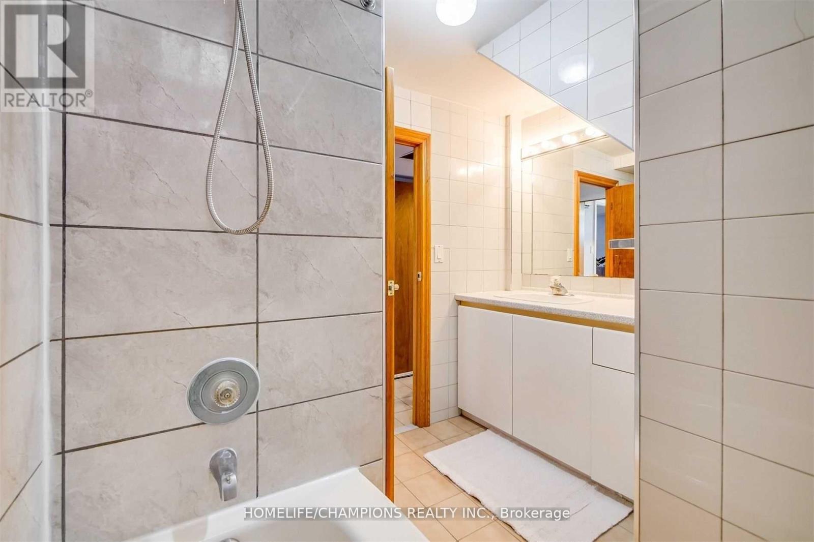 65 Whitburn Bsmt#2 Crescent, Toronto, Ontario  M3M 2S5 - Photo 13 - W12921414