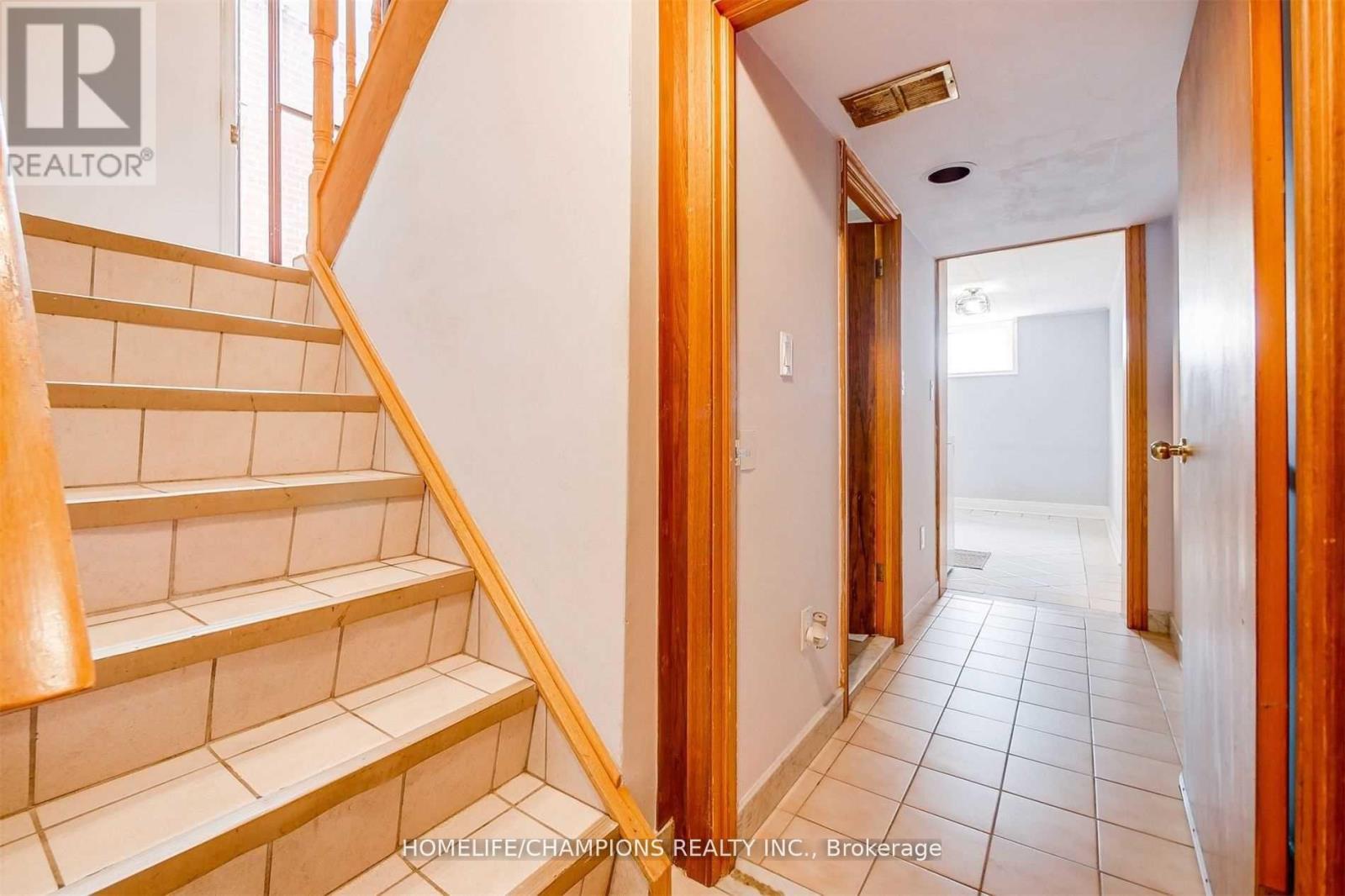 65 Whitburn Bsmt#2 Crescent, Toronto, Ontario  M3M 2S5 - Photo 4 - W12921414