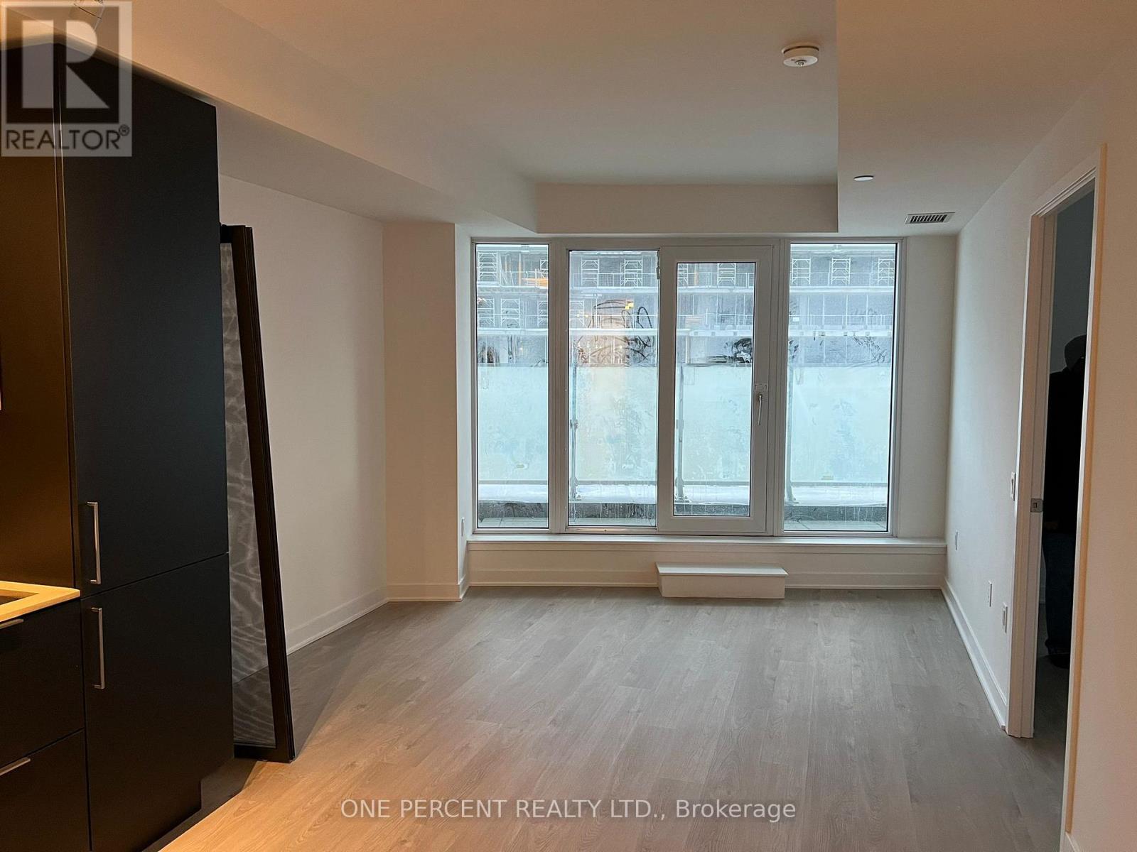 204 - 3900 Confederation Parkway, Mississauga, Ontario  L5B 0M3 - Photo 3 - W12921426