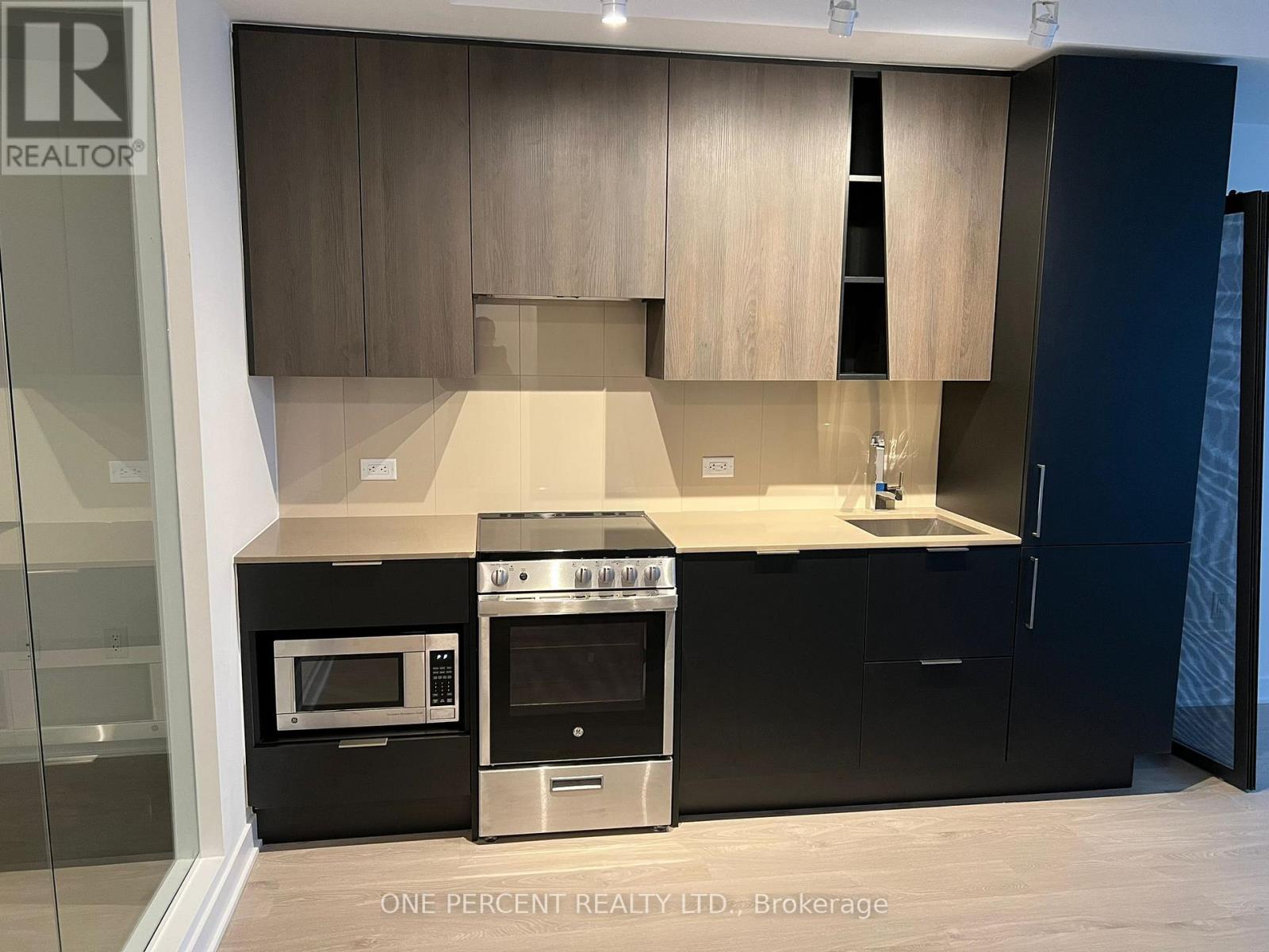 204 - 3900 Confederation Parkway, Mississauga, Ontario  L5B 0M3 - Photo 7 - W12921426