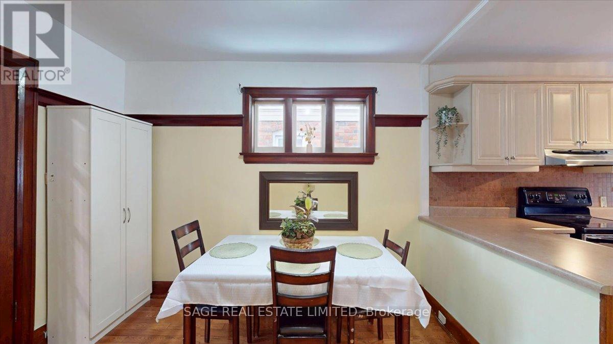 40 William Street, Toronto, Ontario  M9N 2G7 - Photo 10 - W12921480