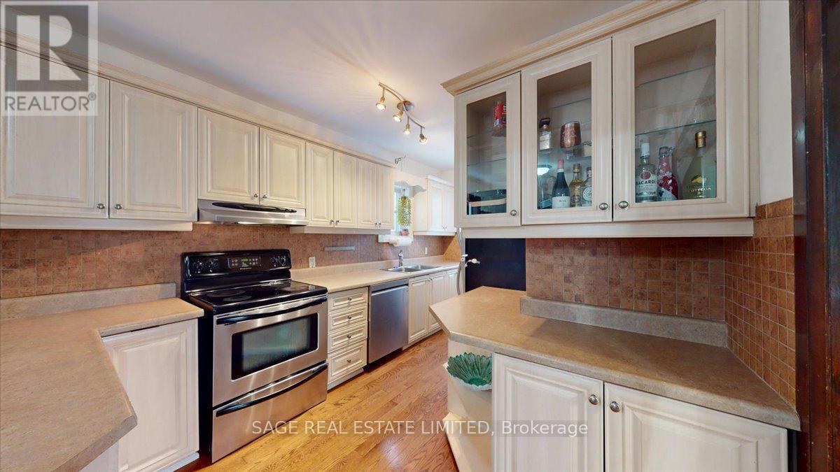 40 William Street, Toronto, Ontario  M9N 2G7 - Photo 12 - W12921480