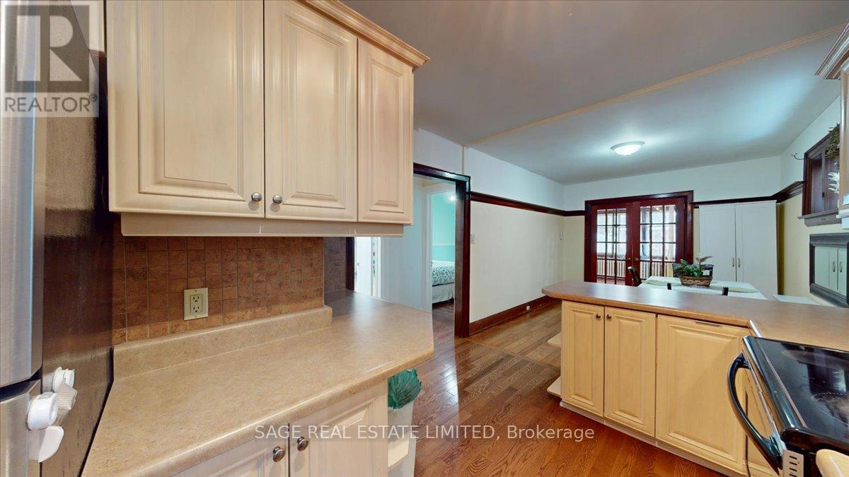 40 William Street, Toronto, Ontario  M9N 2G7 - Photo 15 - W12921480