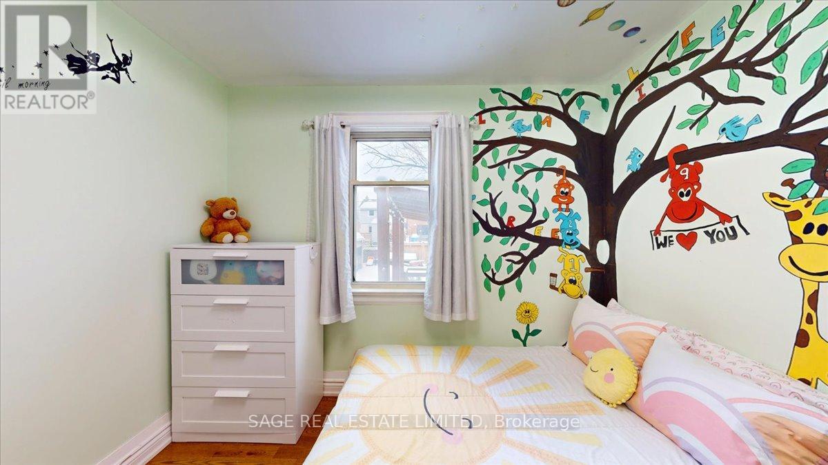 40 William Street, Toronto, Ontario  M9N 2G7 - Photo 17 - W12921480