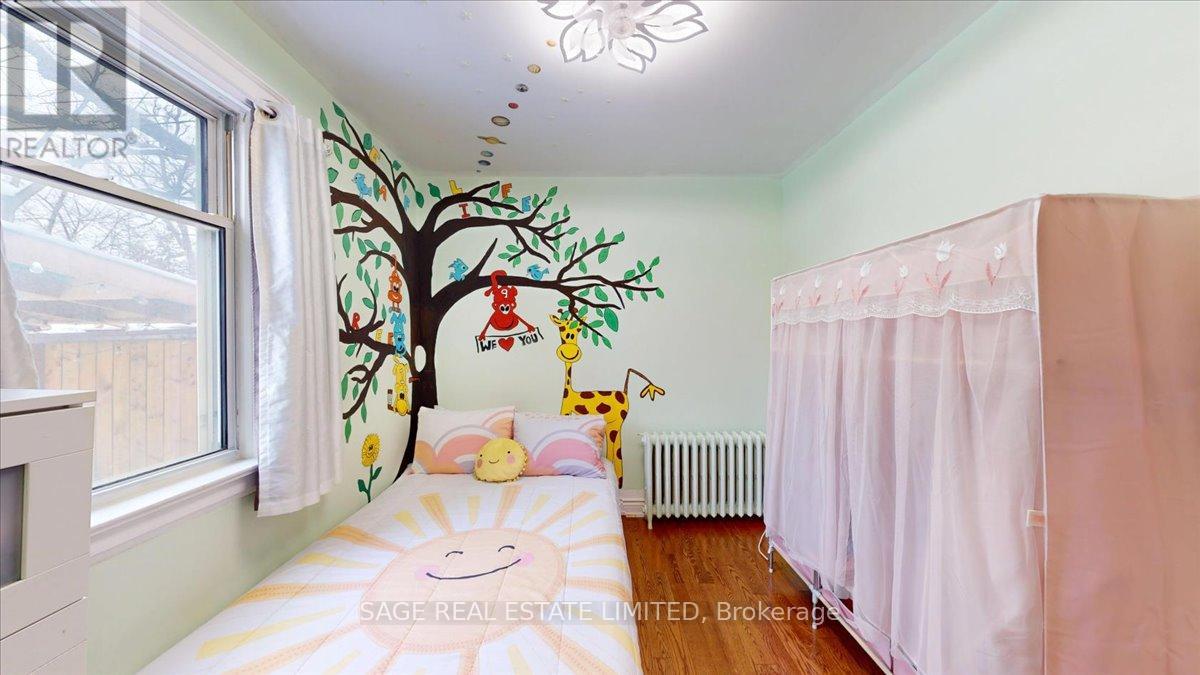 40 William Street, Toronto, Ontario  M9N 2G7 - Photo 18 - W12921480