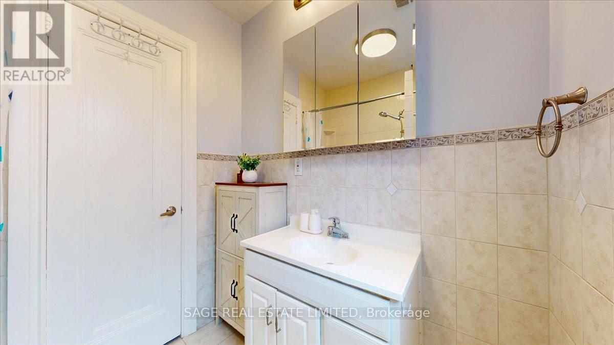 40 William Street, Toronto, Ontario  M9N 2G7 - Photo 20 - W12921480