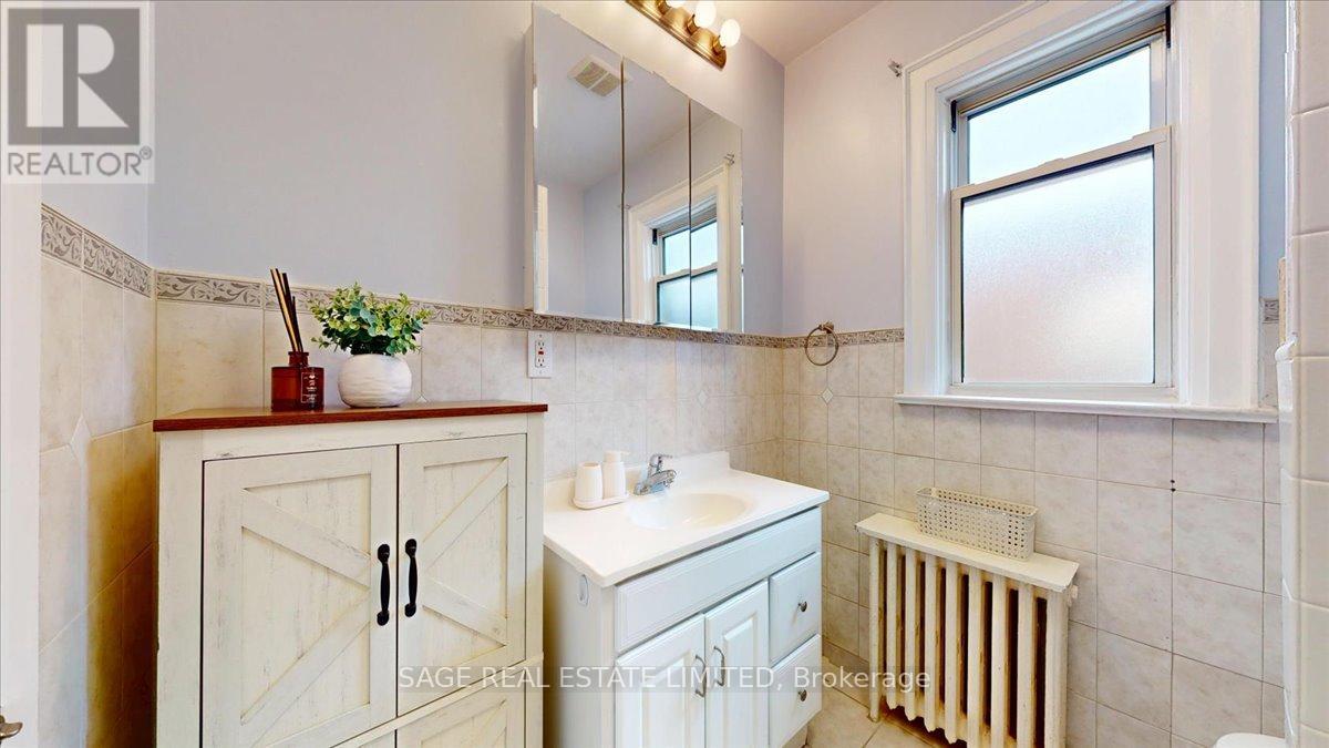 40 William Street, Toronto, Ontario  M9N 2G7 - Photo 21 - W12921480