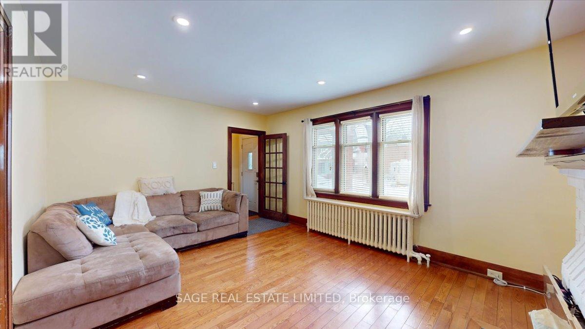 40 William Street, Toronto, Ontario  M9N 2G7 - Photo 6 - W12921480