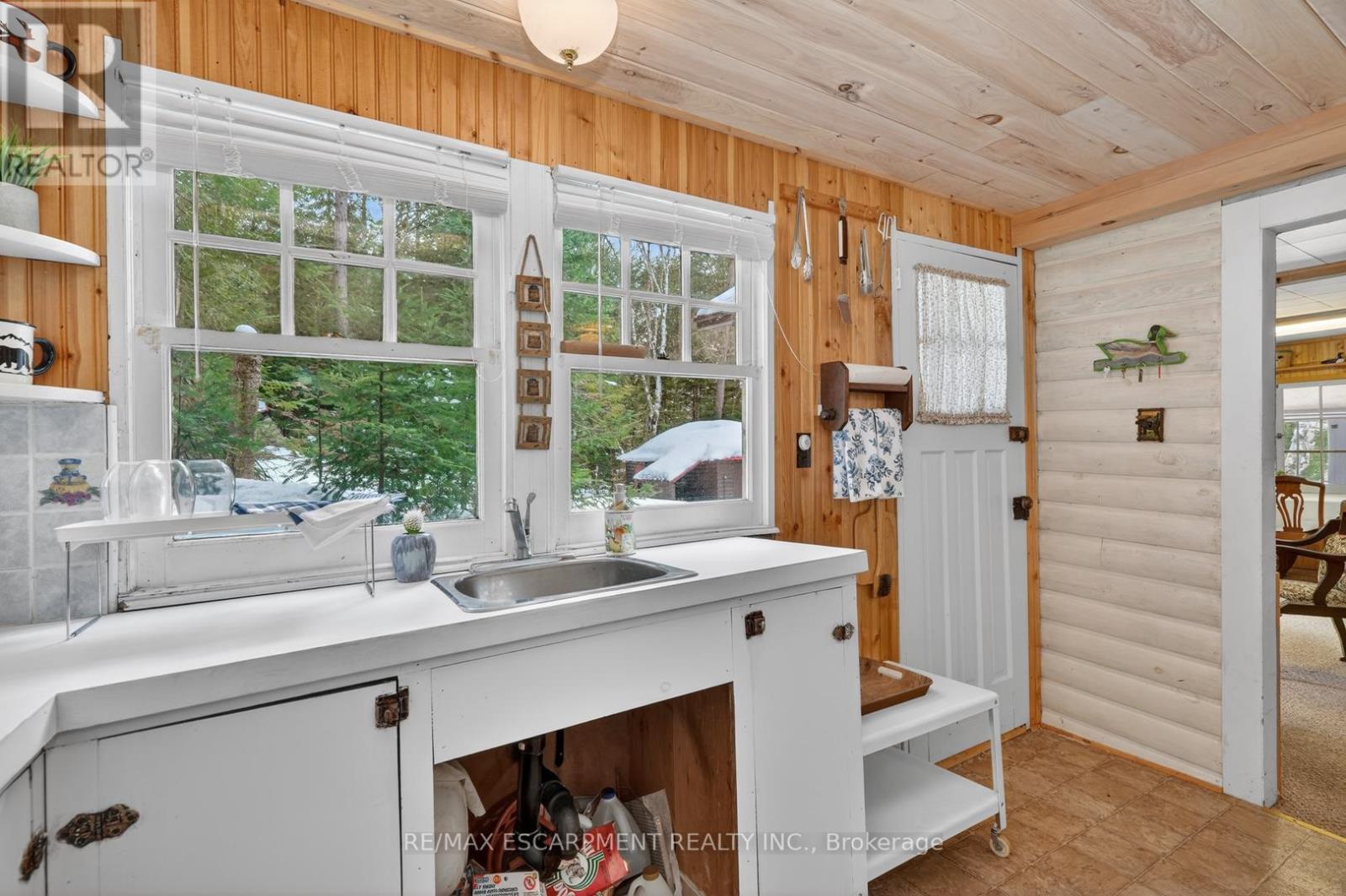 1257 Paint Lake Road, Lake Of Bays, Ontario  P0A 1E0 - Photo 16 - X12921312