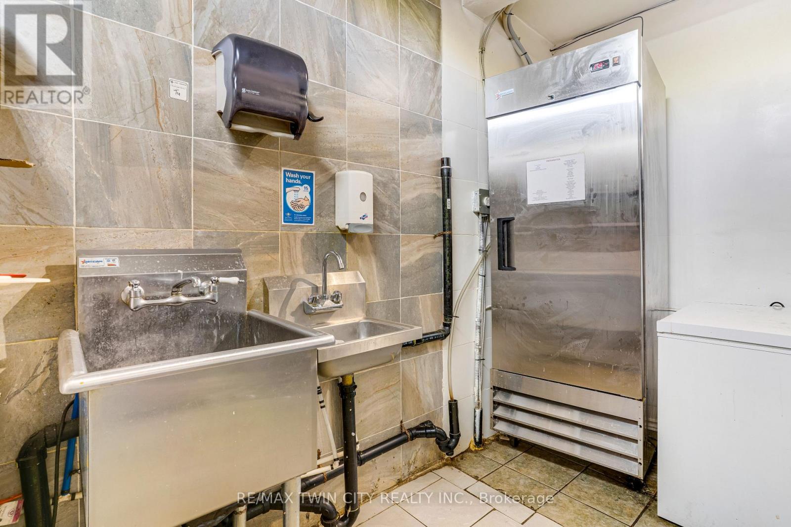 1472 King Street E, Kitchener, Ontario  N2G 2N7 - Photo 16 - X12921314