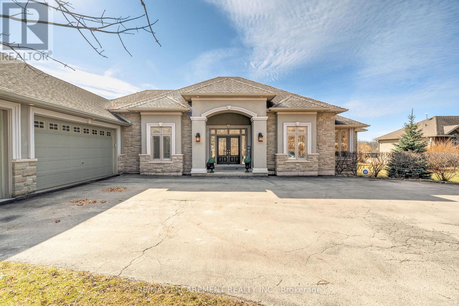 1318 Concession 6, Hamilton, Ontario  L8B 1N1 - Photo 2 - X12921450