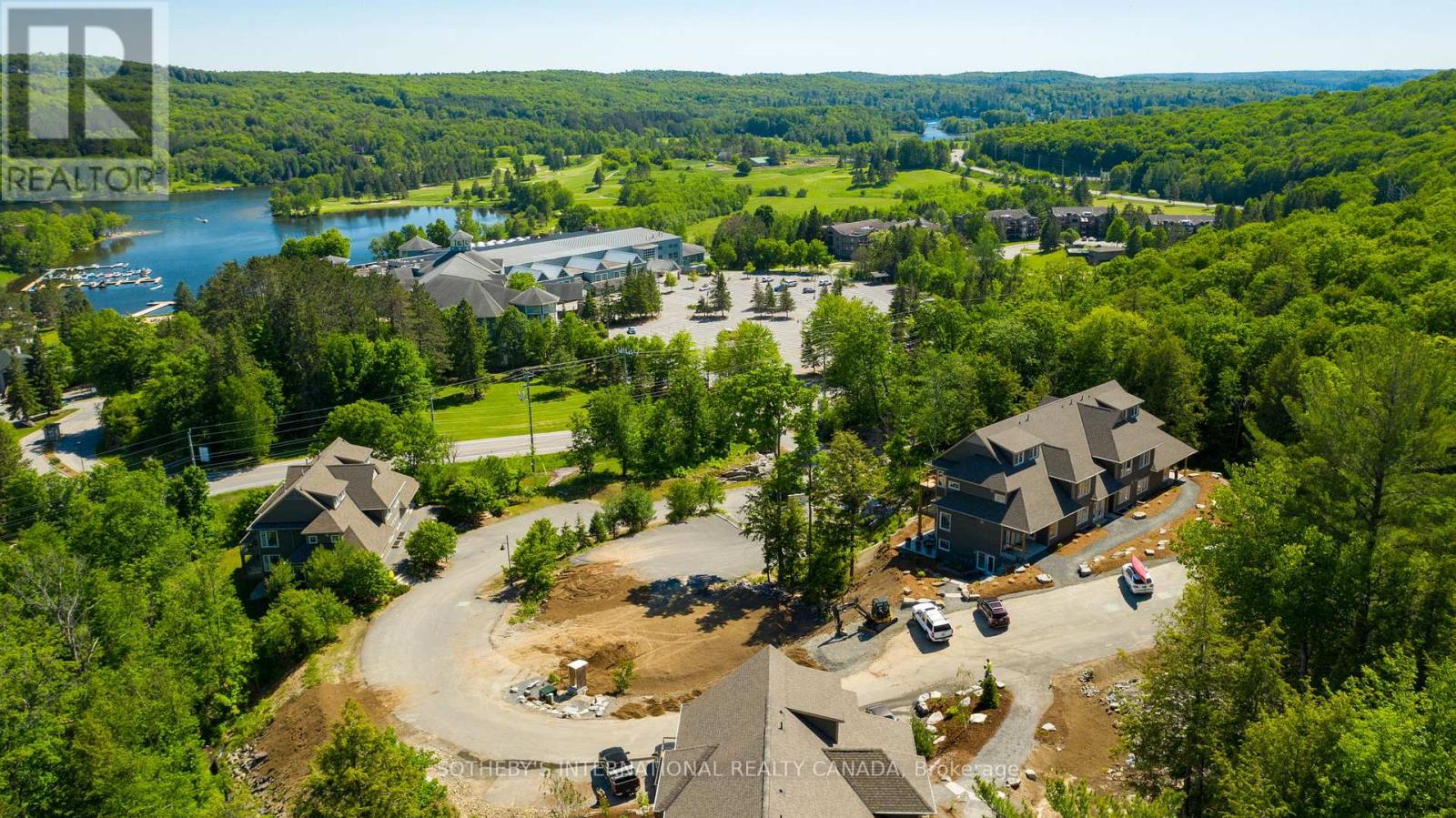 302 - 3 Tree Tops Lane, Huntsville, Ontario  P1H 1A9 - Photo 1 - X12921476