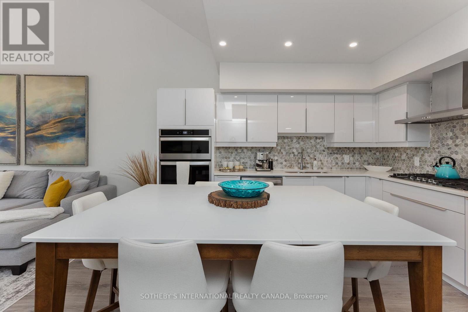 302 - 3 Tree Tops Lane, Huntsville, Ontario  P1H 1A9 - Photo 4 - X12921476