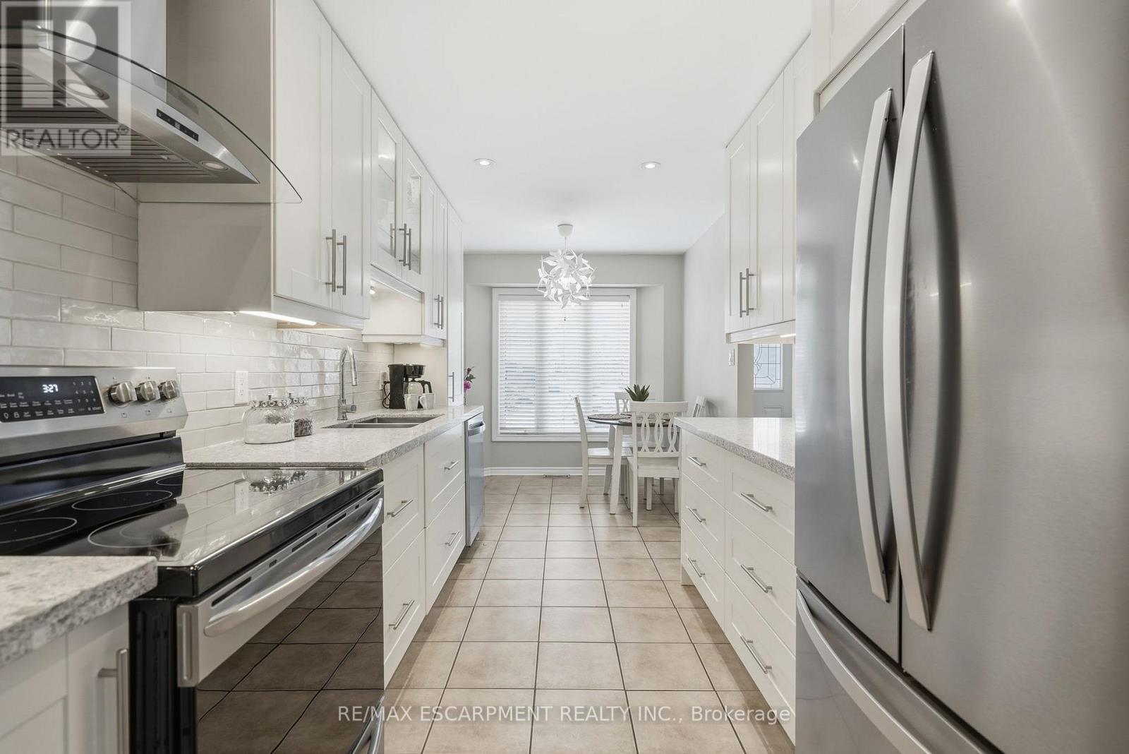 24 Braeheid Avenue, Hamilton, Ontario  L8B 0C5 - Photo 6 - X12785092