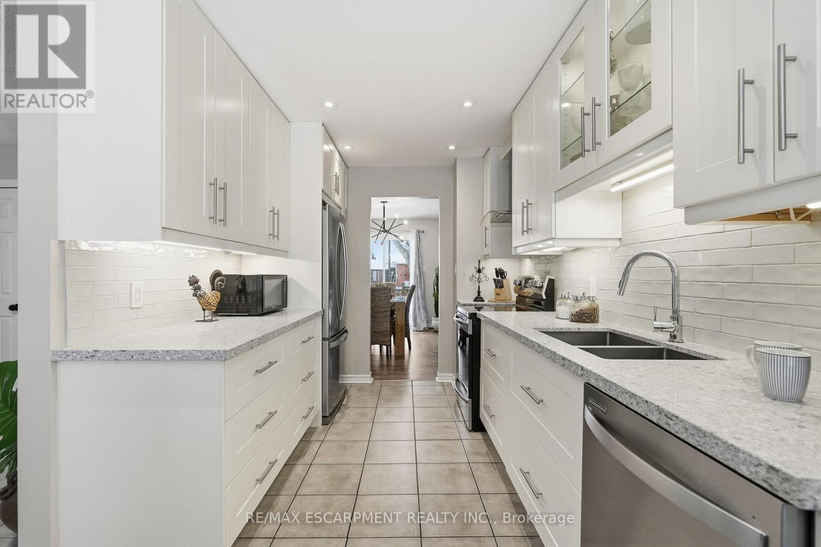 24 Braeheid Avenue, Hamilton, Ontario  L8B 0C5 - Photo 5 - X12785092