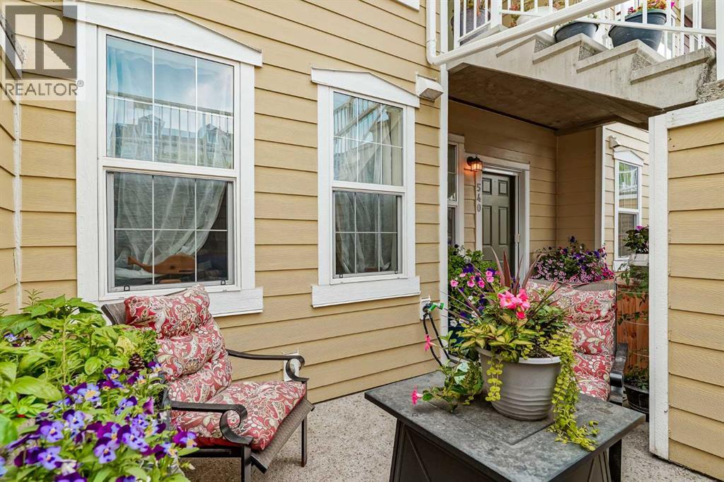 540 Mckenzie Towne Close Se, Calgary, Alberta  T2Z 1A7 - Photo 1 - A2293968