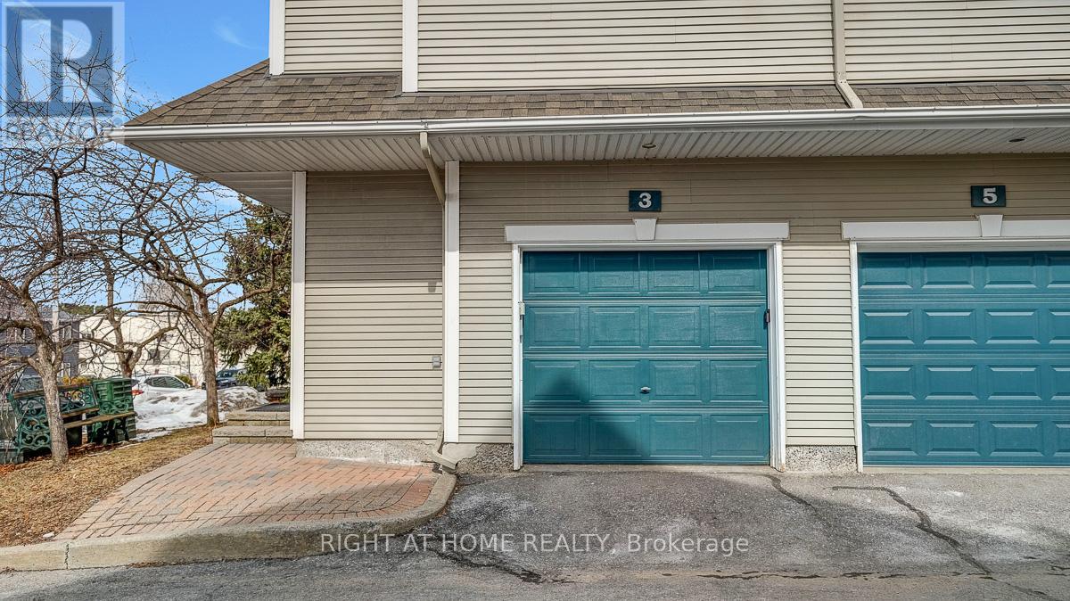 3 - 825 Grenon Avenue, Ottawa, Ontario  K2B 6G1 - Photo 3 - X12921522