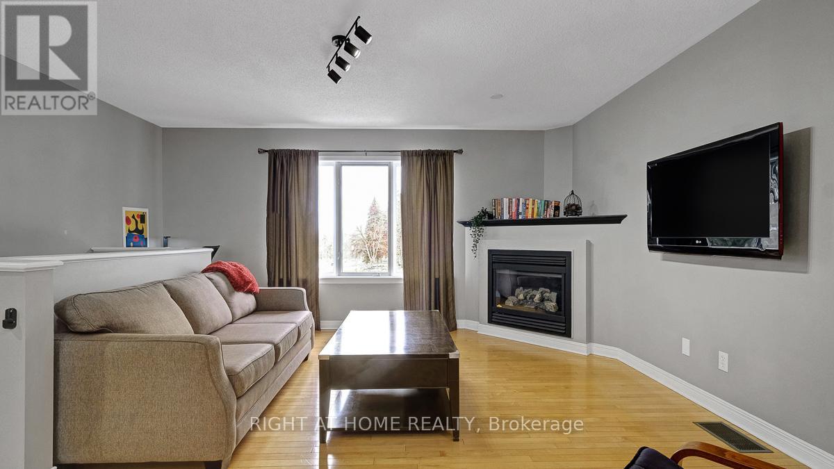 3 - 825 Grenon Avenue, Ottawa, Ontario  K2B 6G1 - Photo 8 - X12921522