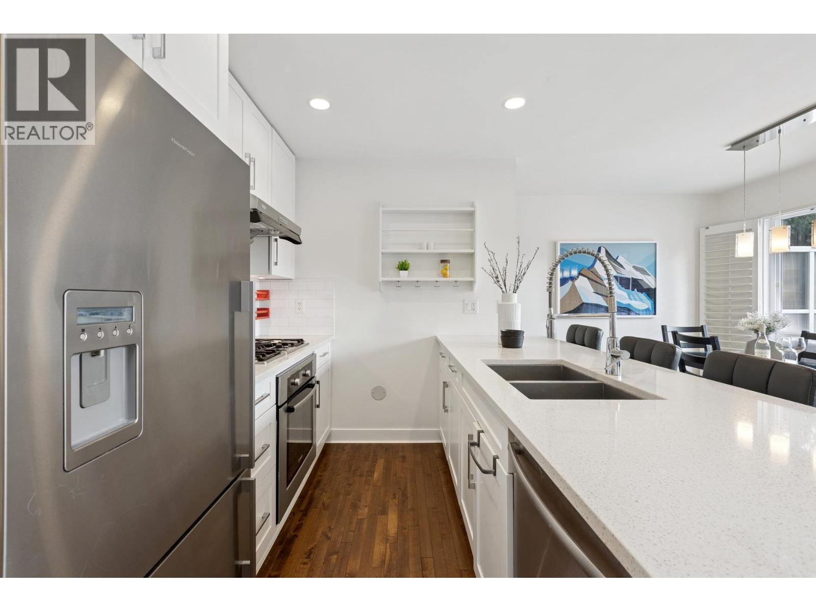 205 E 18th Street, North Vancouver, British Columbia V7L 2X7 - Photo 11 - R3103696