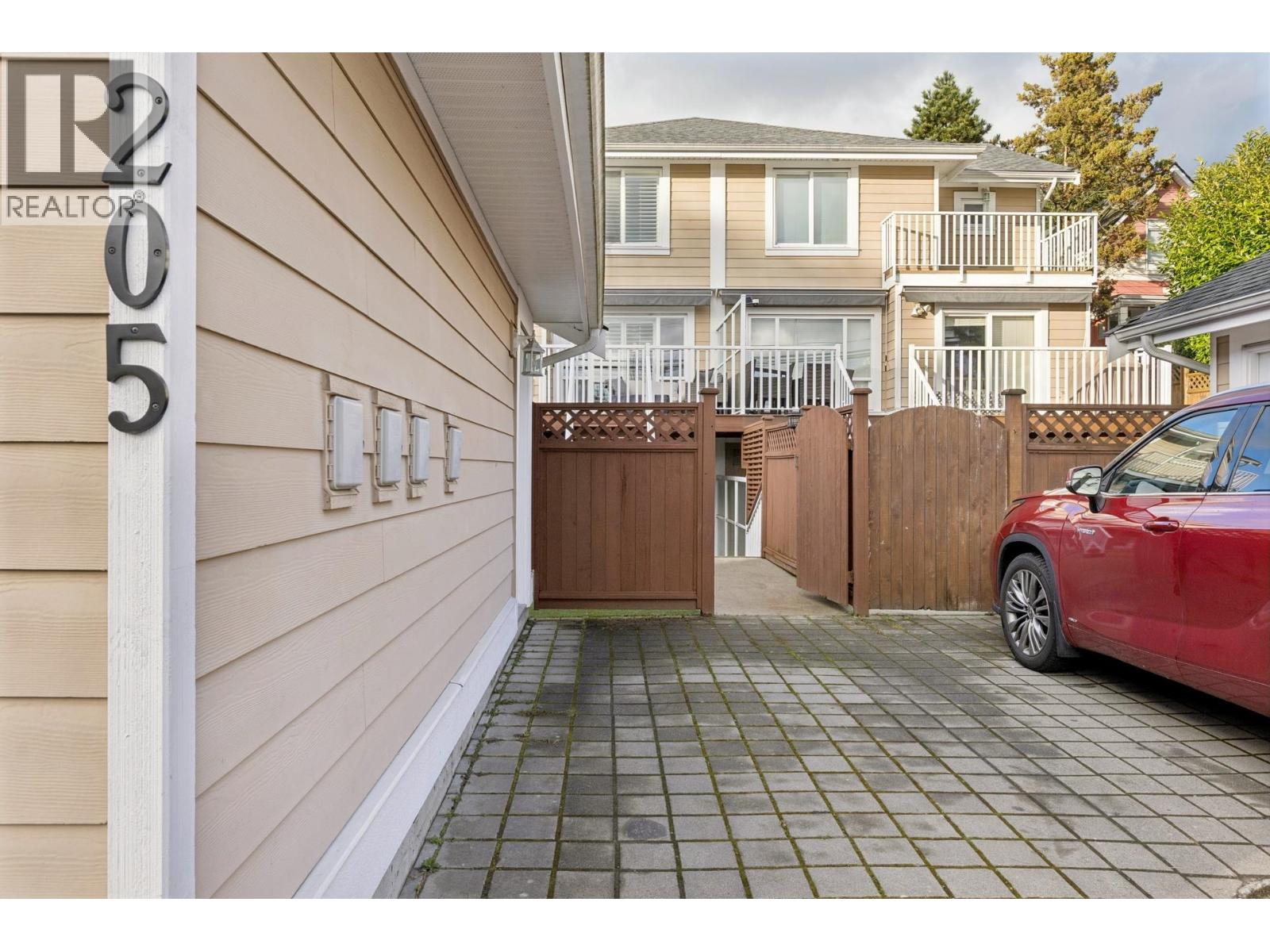 205 E 18th Street, North Vancouver, British Columbia V7L 2X7 - Photo 35 - R3103696