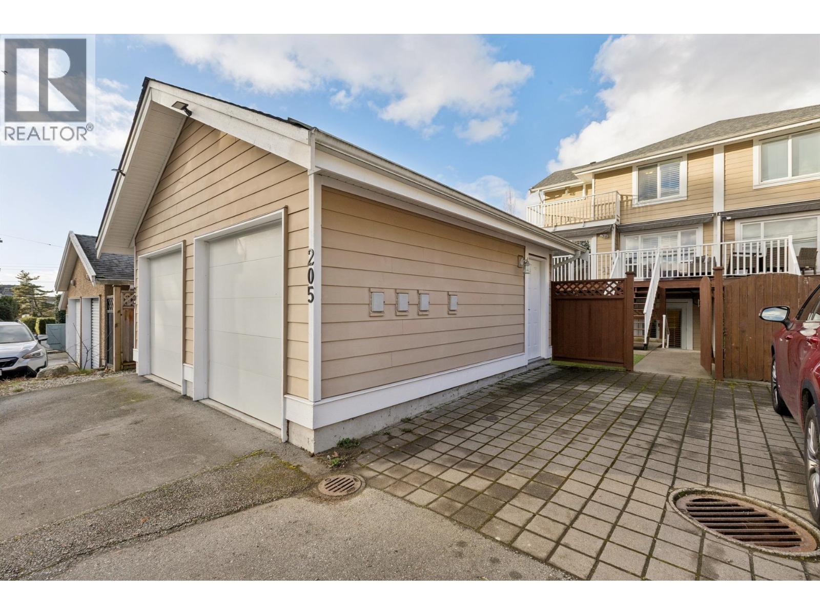 205 E 18th Street, North Vancouver, British Columbia V7L 2X7 - Photo 36 - R3103696