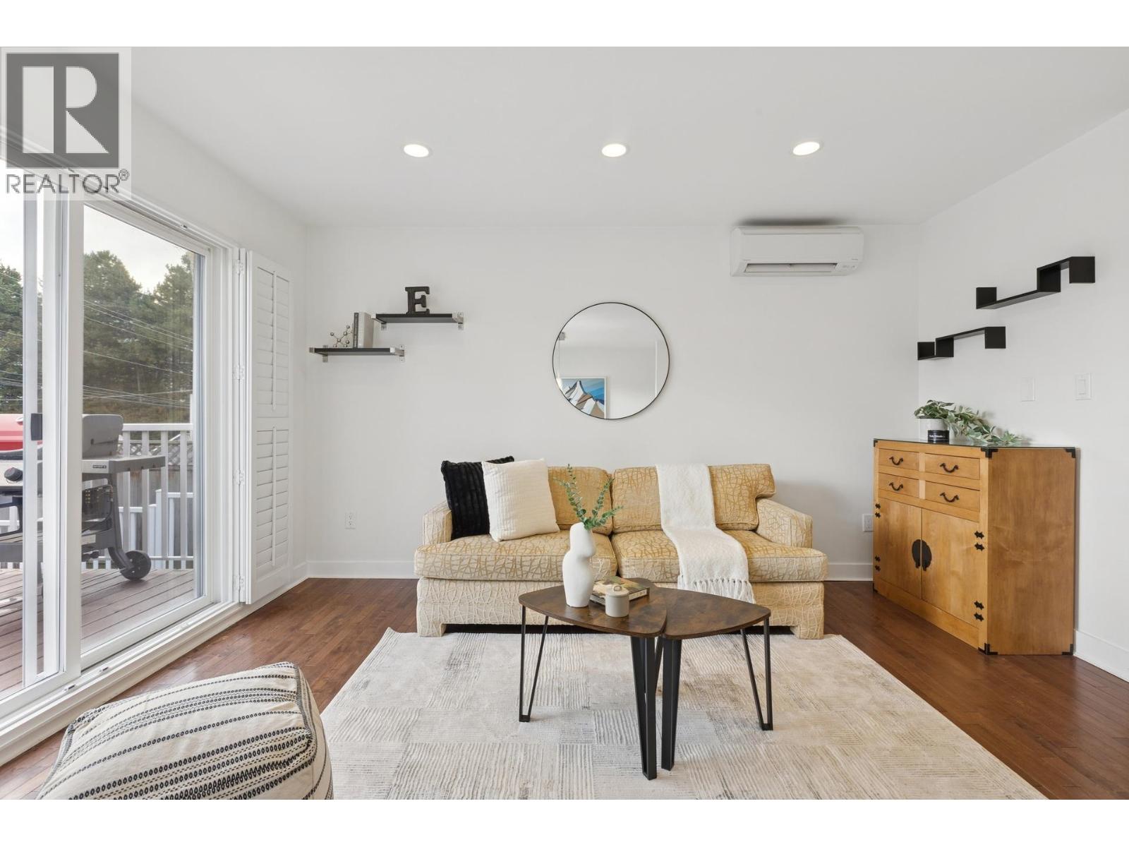 205 E 18th Street, North Vancouver, British Columbia V7L 2X7 - Photo 6 - R3103696