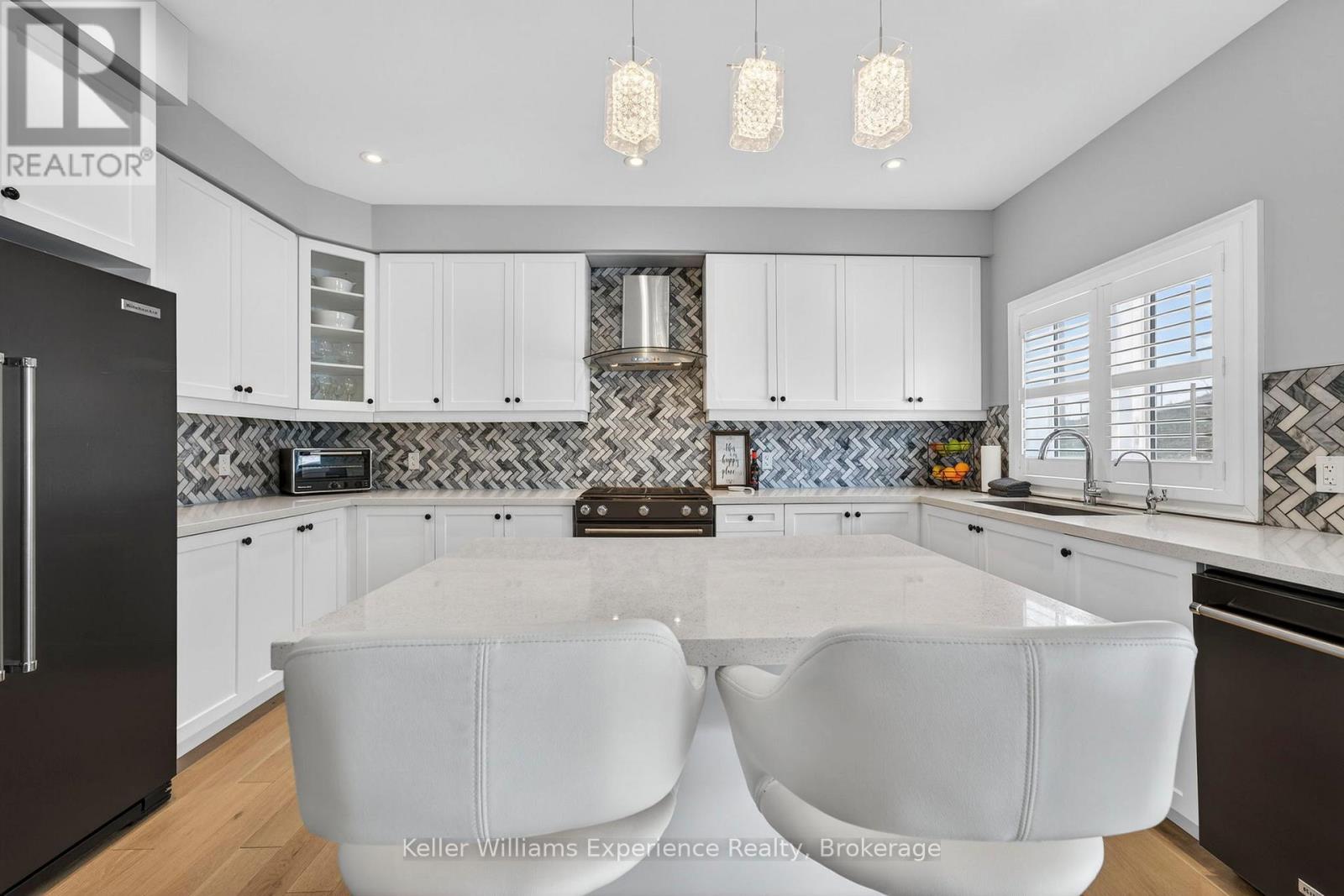 192 Muirfield Drive, Barrie, Ontario  L4N 6K7 - Photo 3 - S12921532