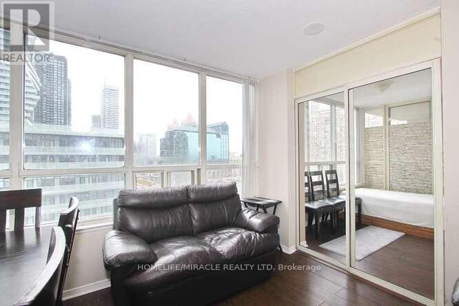 806 - 400 Webb Drive, Mississauga, Ontario  L5B 3Z7 - Photo 17 - W12918204