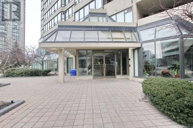 806 - 400 Webb Drive, Mississauga, Ontario  L5B 3Z7 - Photo 3 - W12918204