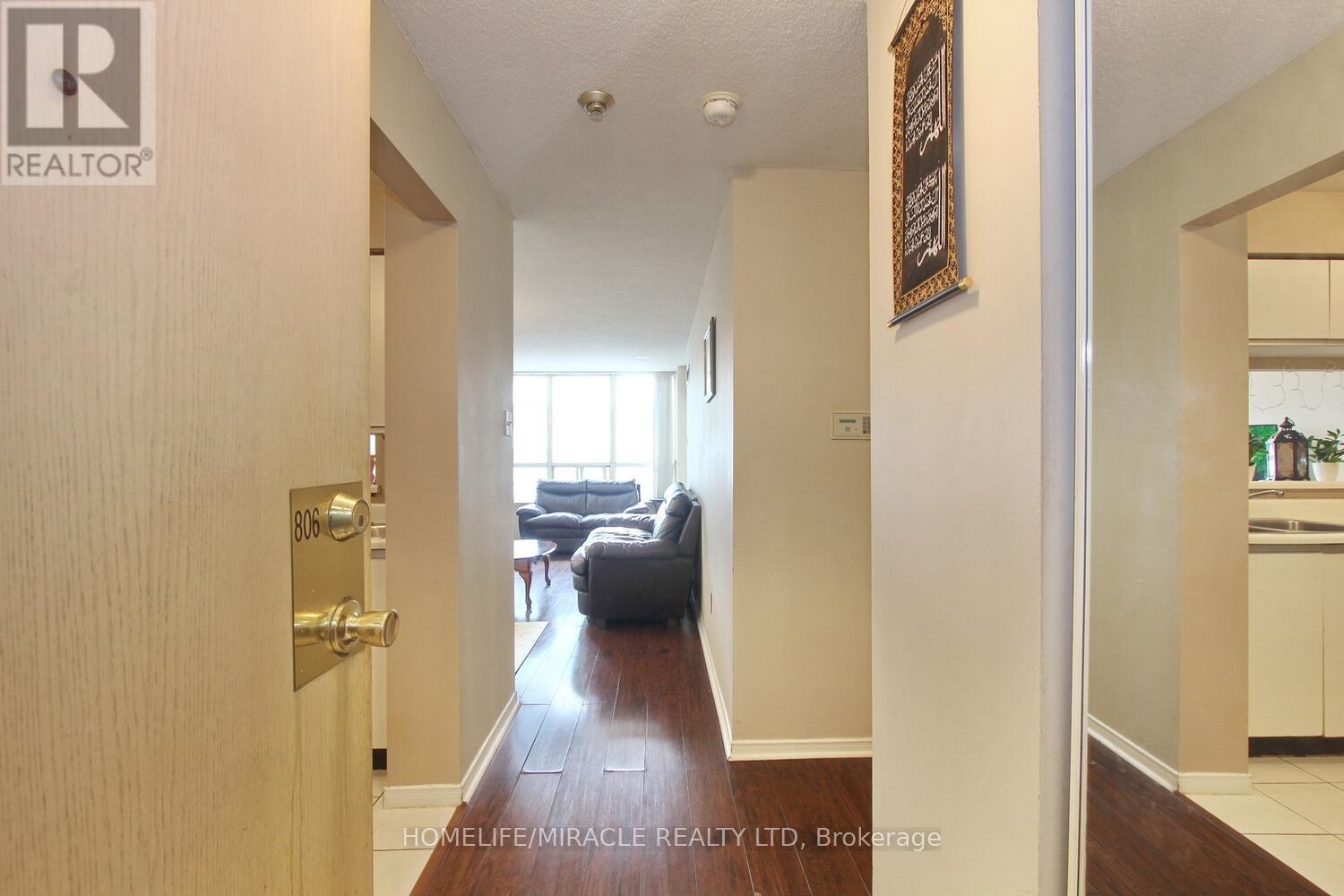 806 - 400 Webb Drive, Mississauga, Ontario  L5B 3Z7 - Photo 6 - W12918204