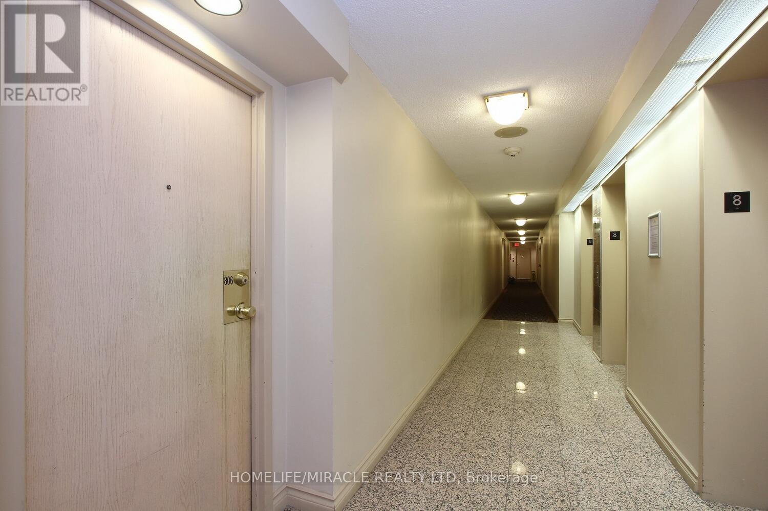 806 - 400 Webb Drive, Mississauga, Ontario  L5B 3Z7 - Photo 5 - W12918204