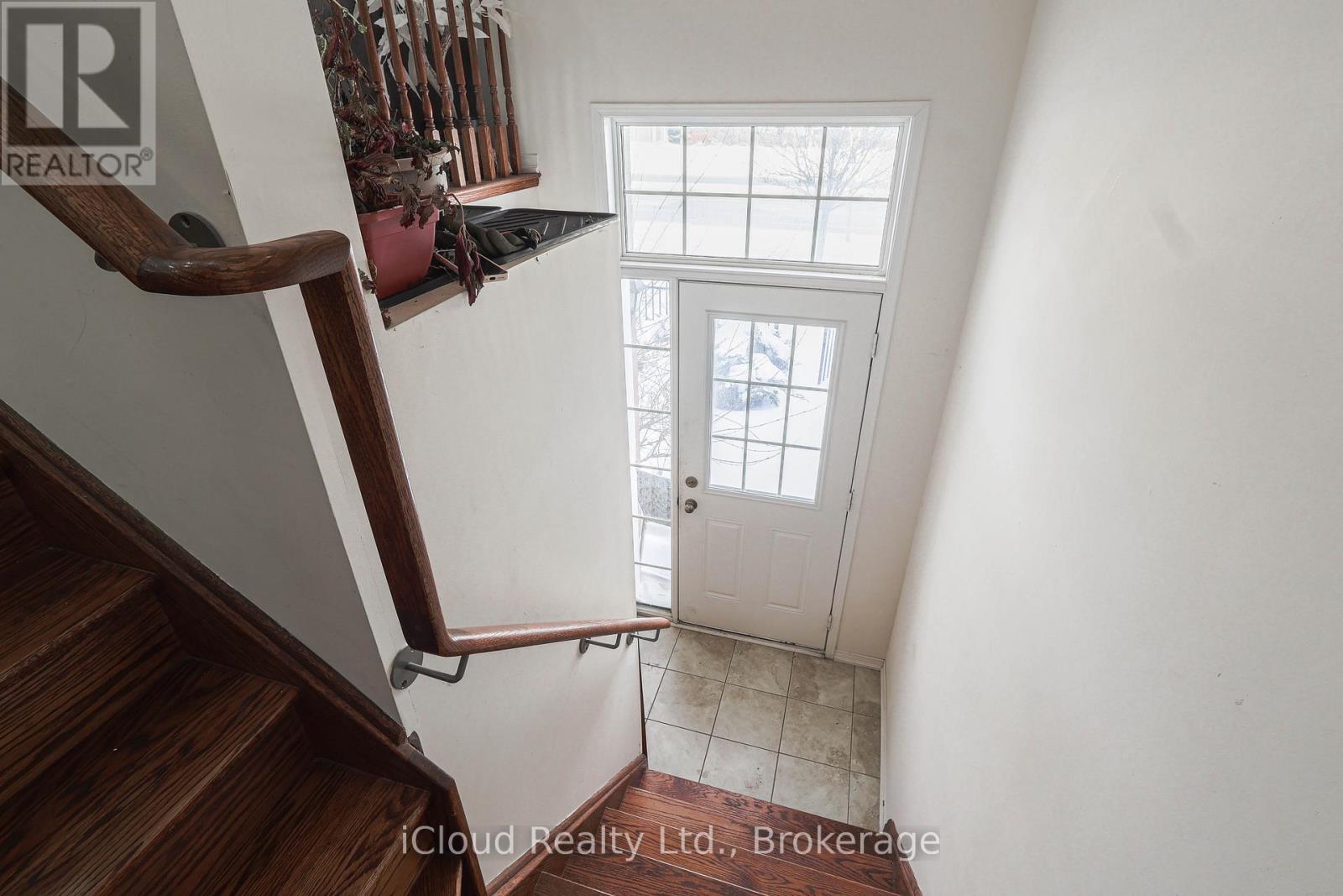 55 Maidstone Way, Whitby, Ontario  L1R 0L7 - Photo 2 - E12921500