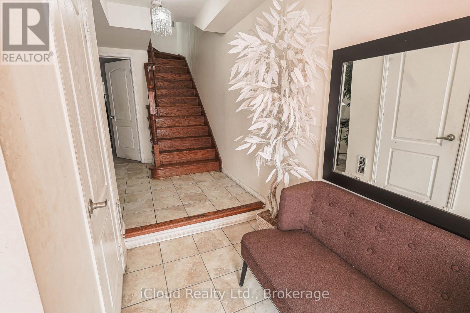 55 Maidstone Way, Whitby, Ontario  L1R 0L7 - Photo 3 - E12921500