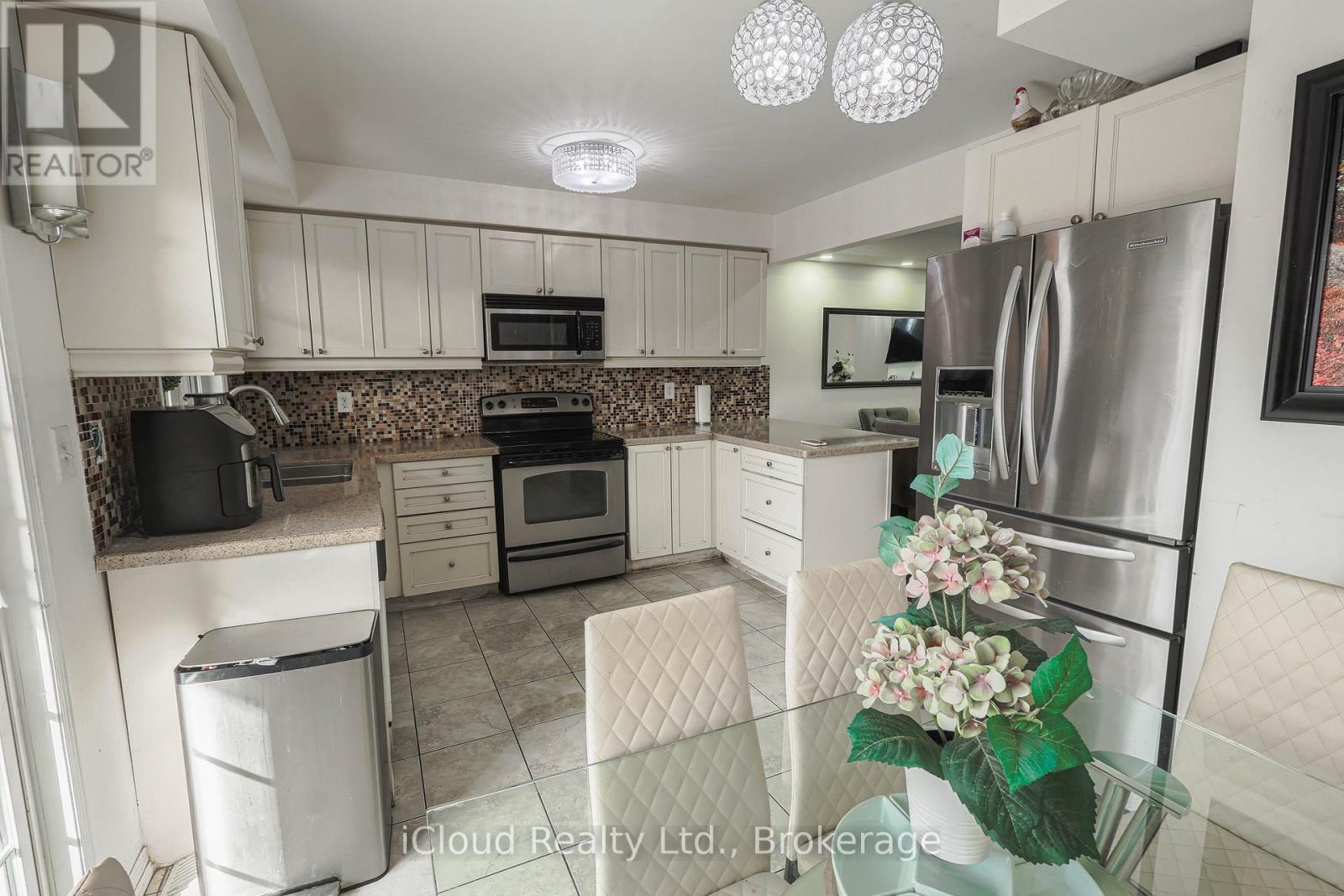 55 Maidstone Way, Whitby, Ontario  L1R 0L7 - Photo 4 - E12921500