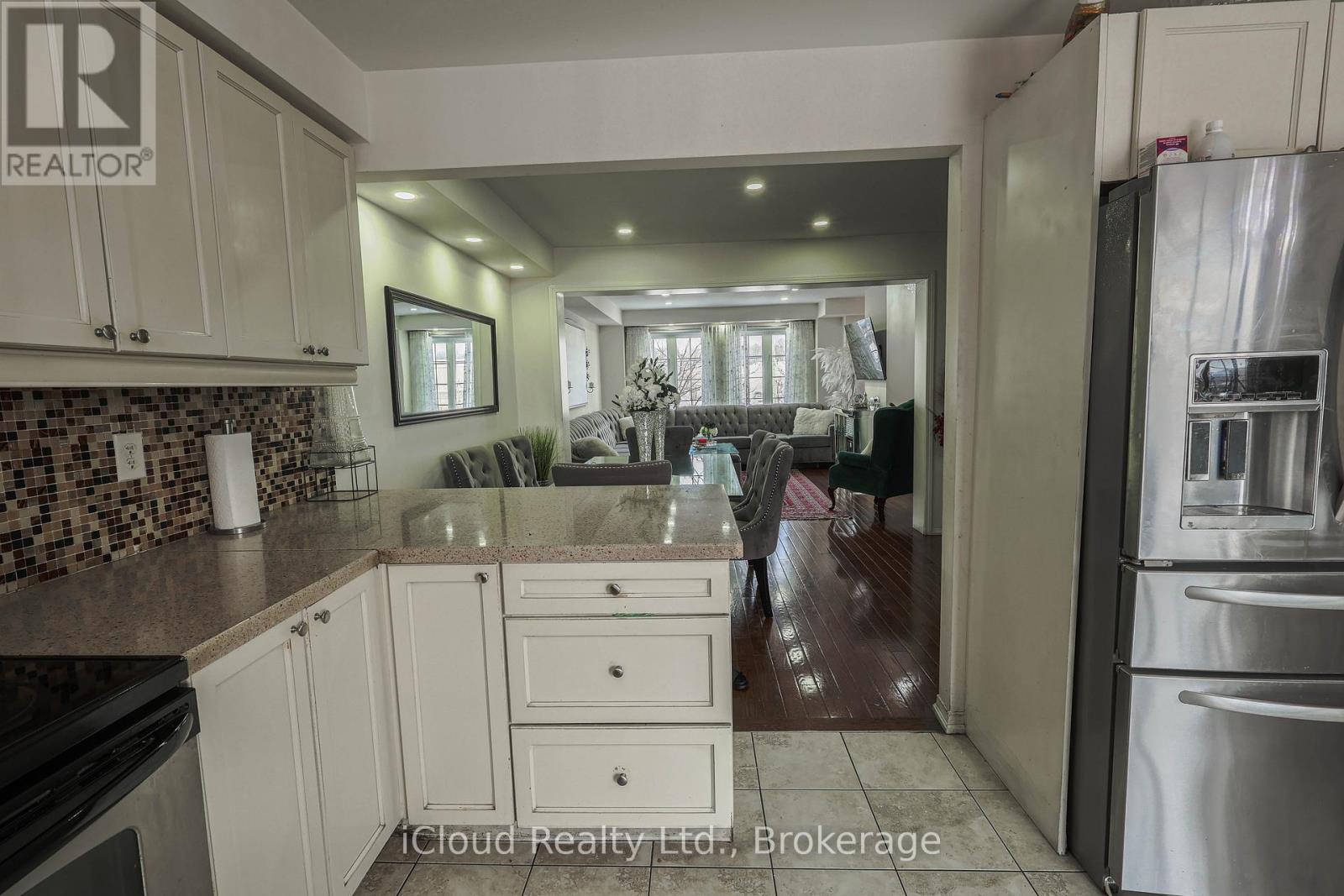 55 Maidstone Way, Whitby, Ontario  L1R 0L7 - Photo 5 - E12921500