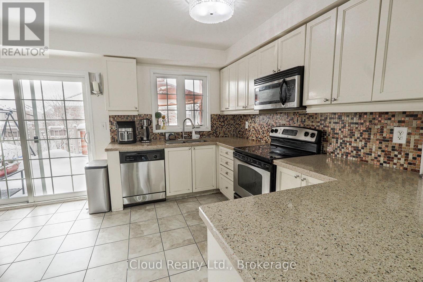 55 Maidstone Way, Whitby, Ontario  L1R 0L7 - Photo 6 - E12921500