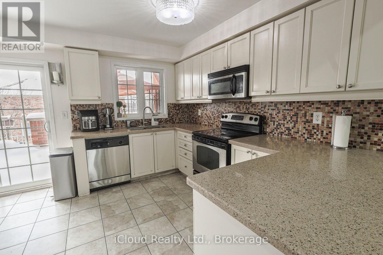 55 Maidstone Way, Whitby, Ontario  L1R 0L7 - Photo 7 - E12921500