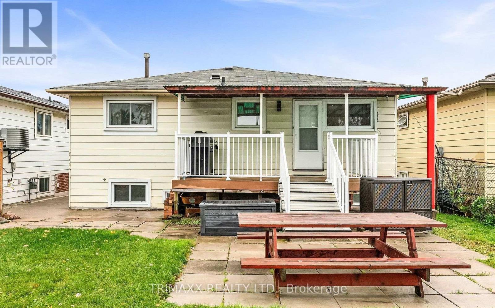 3321 Monica Drive, Mississauga, Ontario  L4T 3E6 - Photo 16 - W12921506