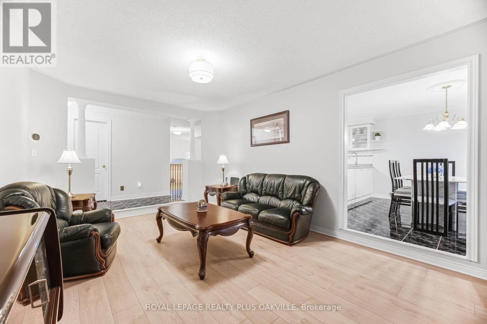 3395 Trelawny Circle, Mississauga, Ontario  L5N 6N6 - Photo 19 - W12921514